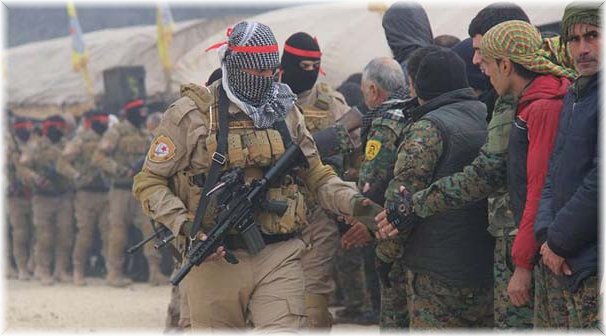 Amerika'lılar YPG'li teröristlere eğitim verirken böyle görüntülendiler!