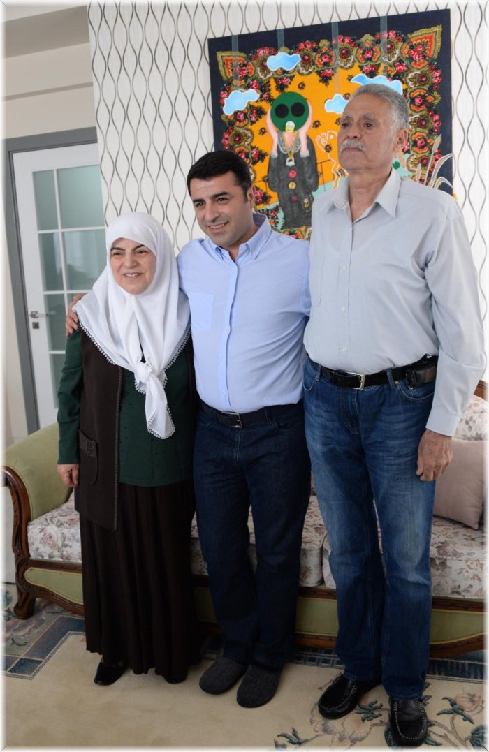 Selahattin Demirtaş'ı ailesi  ziyaret etti!