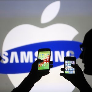Apple, Samsung'u ezdi!