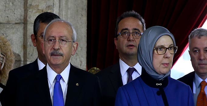 CHP lidеri Kılıçdaroğlu ilе Aile Bakanı Sema Ramazanoğlu Anıtkabir’de yan yana