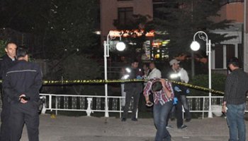 İzmir Emniyet Müdürlüğü kadrosunda görevli polis memuru tabanca ile vuruldu