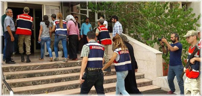 FETÖ operasyonunda 5 abla gözaltına alındı