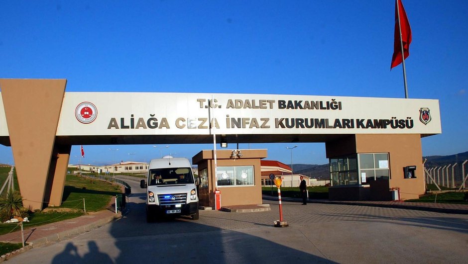 İzmir'de darbe yönünde görülen ilk dava bitti