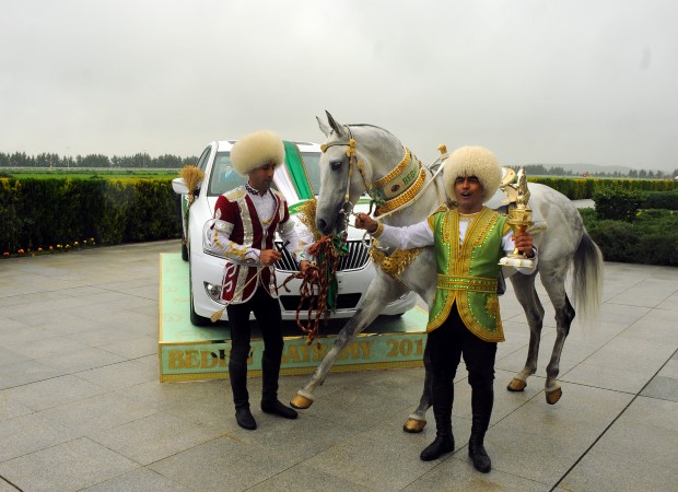 Türkmenistan’da Atların Güzellik Yarışması, At Bayramında Gerçekleşti